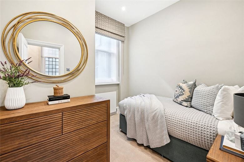4 bedroom flat, Gloucester Road, South Kensington SW7 - Available