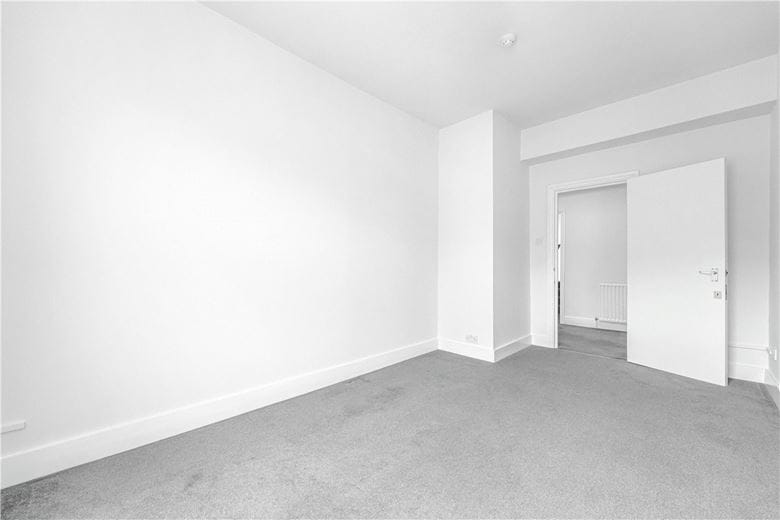 2 bedroom flat, Upper Addison Gardens, Holland Park W14 - Available