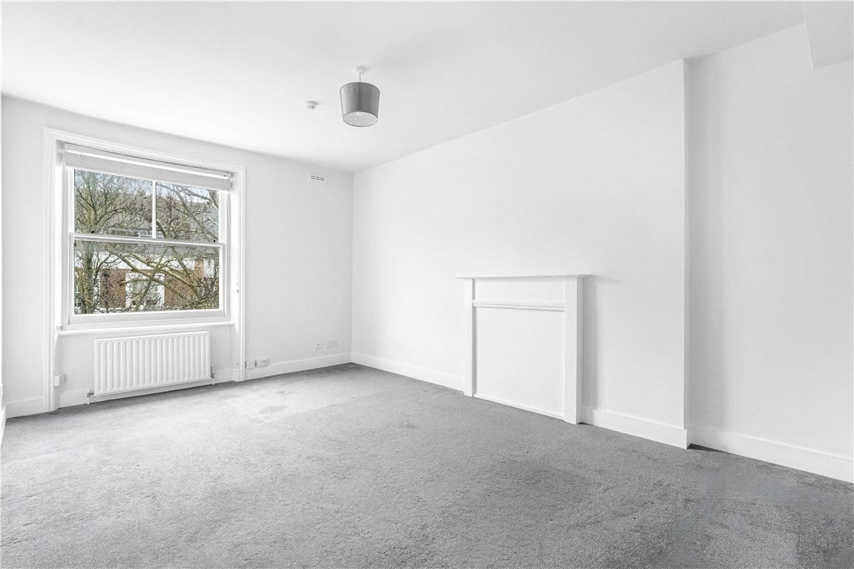 2 bedroom flat, Upper Addison Gardens, Holland Park W14 - Available