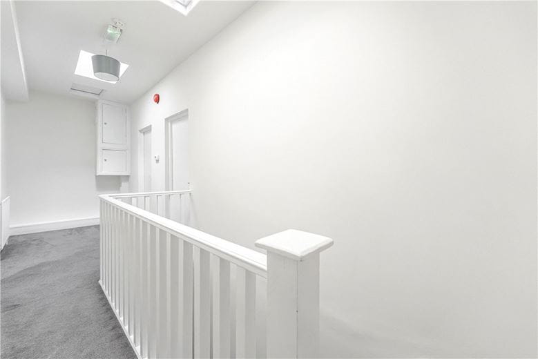 2 bedroom flat, Upper Addison Gardens, Holland Park W14 - Available