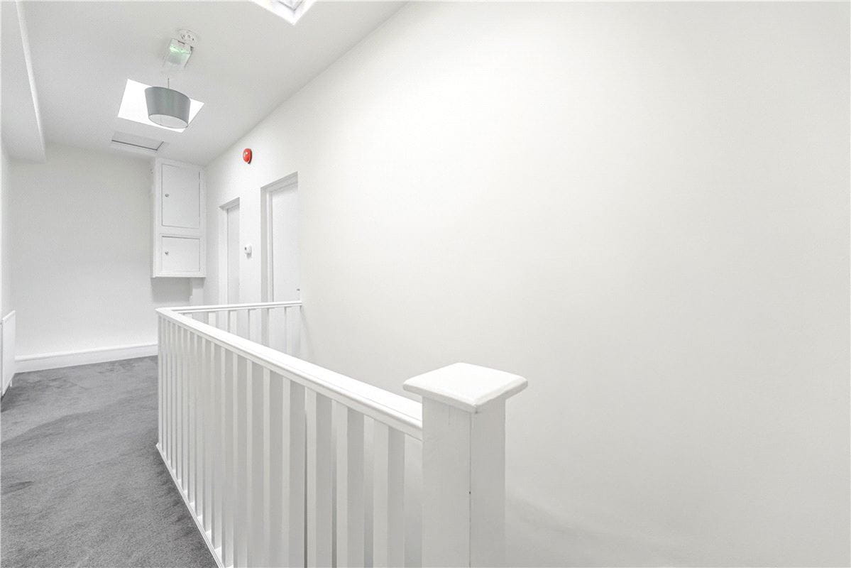 2 bedroom flat, Upper Addison Gardens, Holland Park W14 - Available