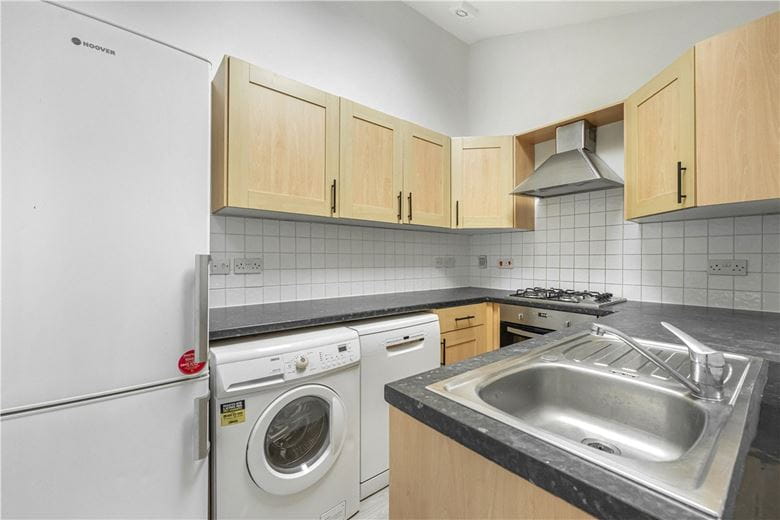 2 bedroom flat, Upper Addison Gardens, Holland Park W14 - Available