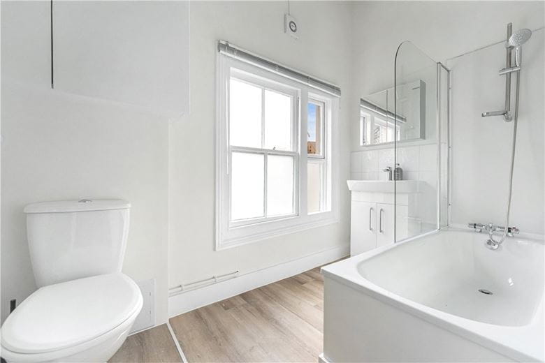 2 bedroom flat, Upper Addison Gardens, Holland Park W14 - Available