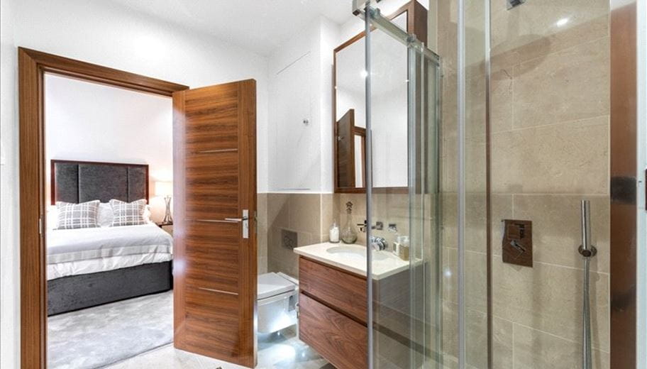 1 bedroom flat, Kensington Gardens Square, London W2 - Available