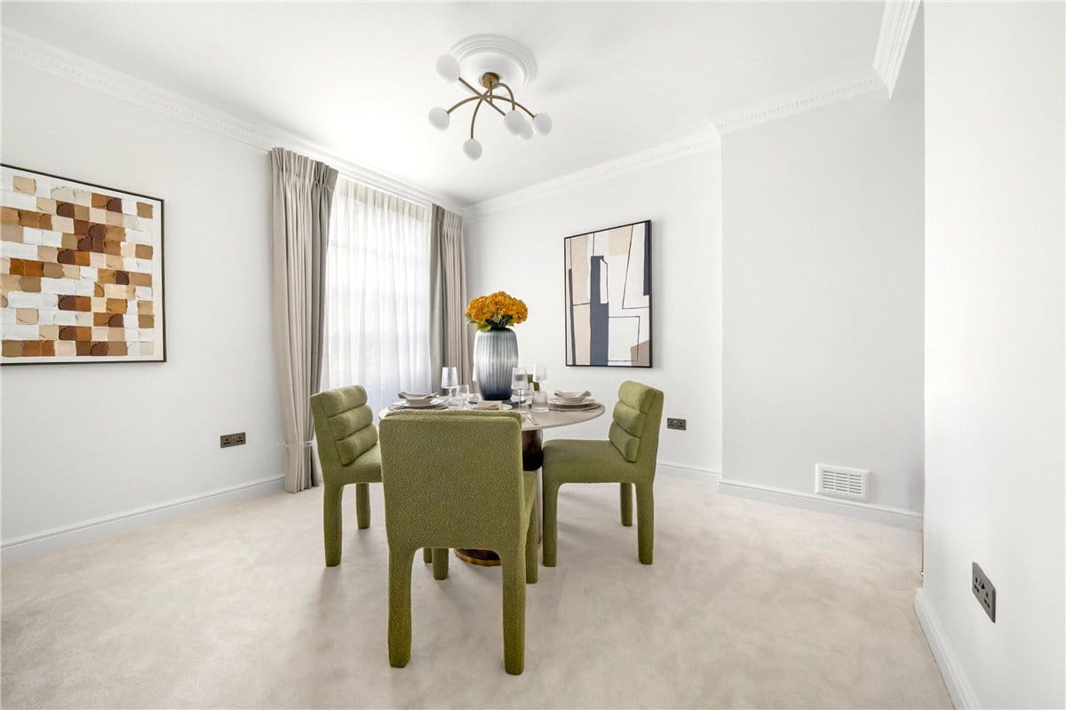 2 bedroom flat, Cadogan Square, Knightsbridge SW1X - Available