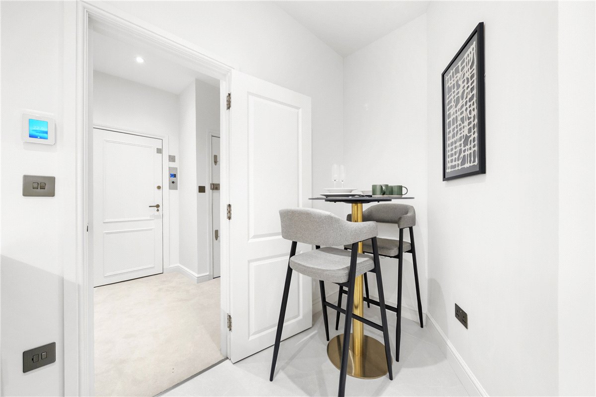2 bedroom flat, Cadogan Square, Knightsbridge SW1X - Available