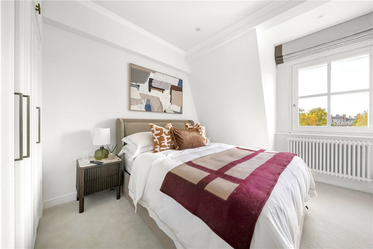 2 bedroom flat, Cadogan Square, Knightsbridge SW1X - Available