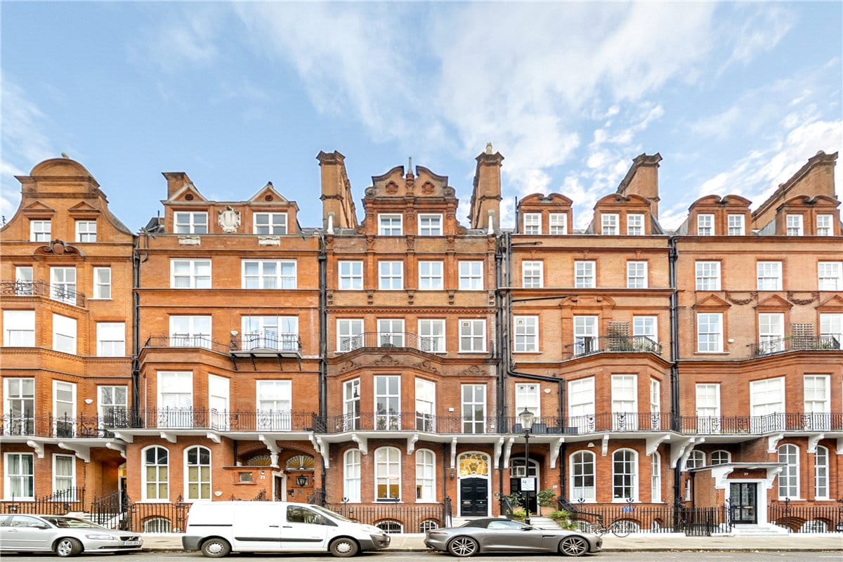 2 bedroom flat, Cadogan Square, Knightsbridge SW1X - Available