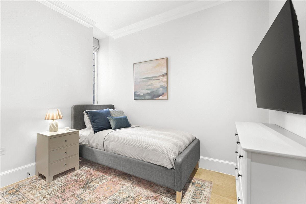 2 bedroom flat, Cadogan Square, Knightsbridge SW1X - Available