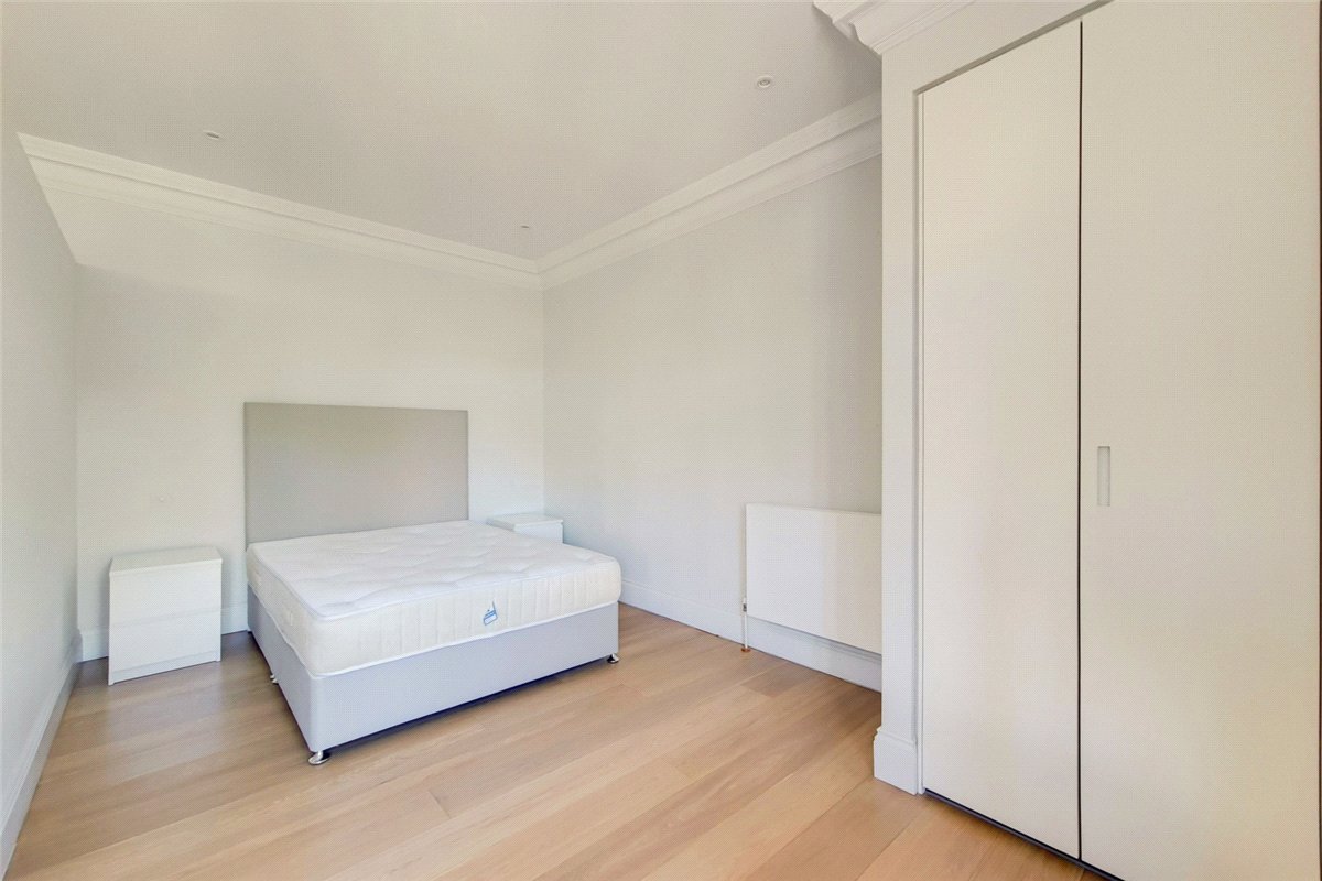 1 bedroom flat, Egerton Gardens Mews, Knightsbridge SW3 - Available