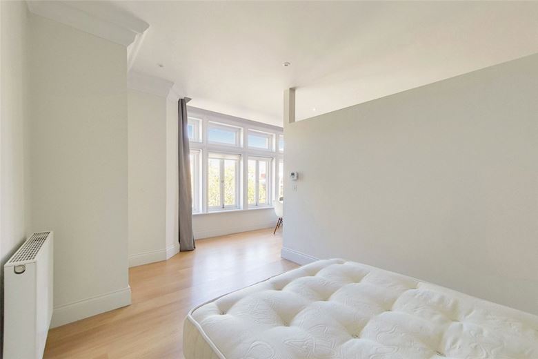 1 bedroom flat, Egerton Gardens Mews, Knightsbridge SW3 - Available