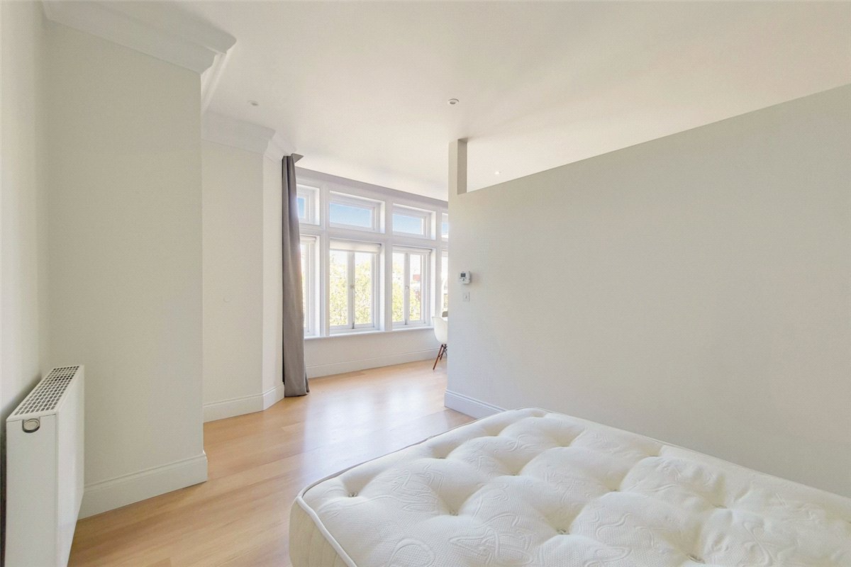 1 bedroom flat, Egerton Gardens Mews, Knightsbridge SW3 - Available