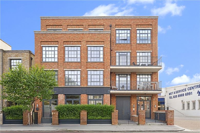 1 bedroom flat, Latimer Road, North Kensington W10 - Available