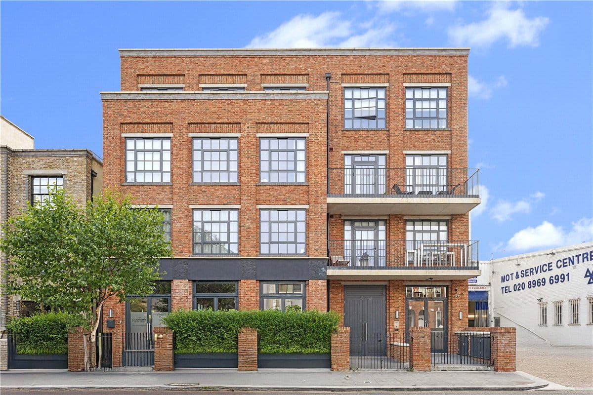 1 bedroom flat, Latimer Road, North Kensington W10 - Available