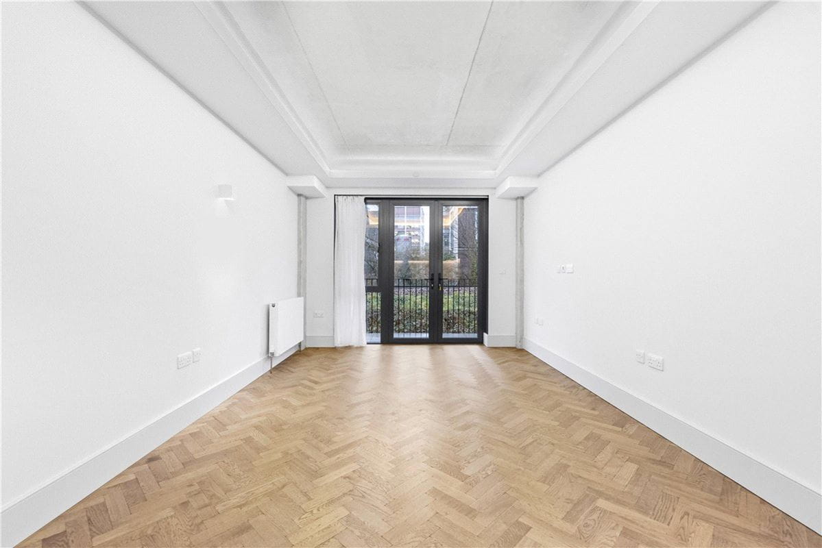 1 bedroom flat, Latimer Road, North Kensington W10 - Available
