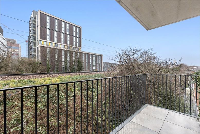 1 bedroom flat, Latimer Road, North Kensington W10 - Available