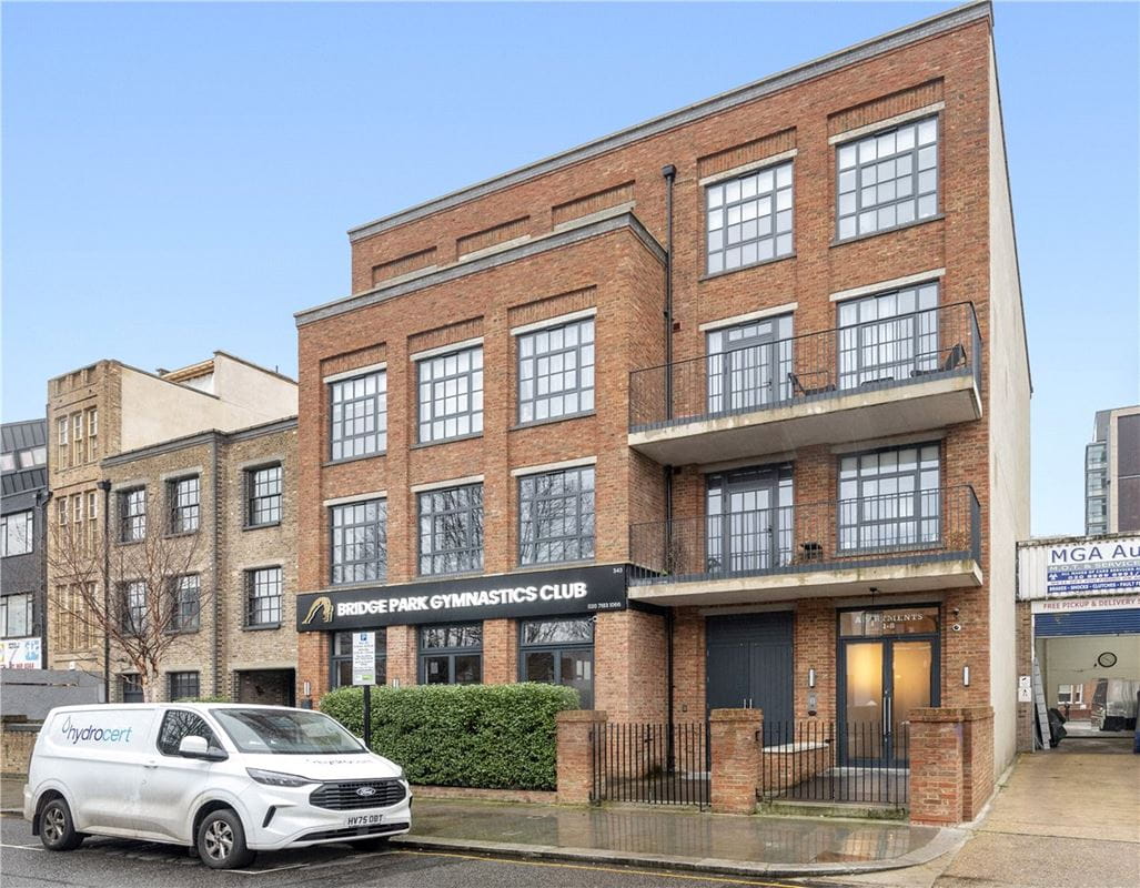 1 bedroom flat, Latimer Road, North Kensington W10 - Available