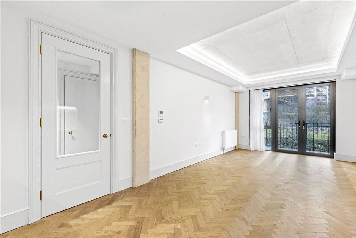 1 bedroom flat, Latimer Road, North Kensington W10 - Available