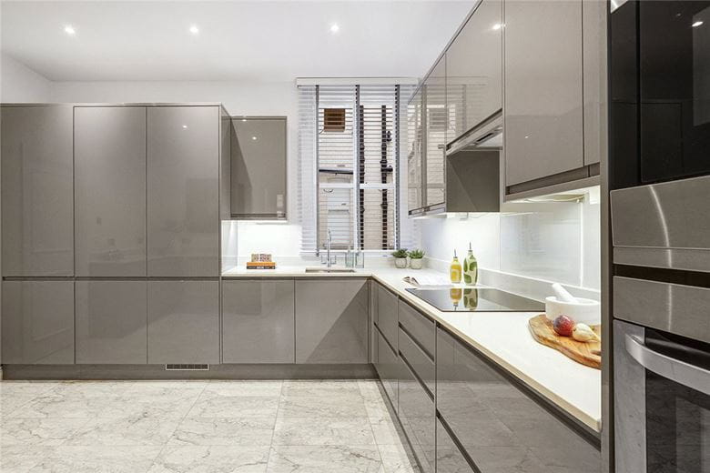 4 bedroom flat, Gloucester Road, South Kensington SW7 - Available