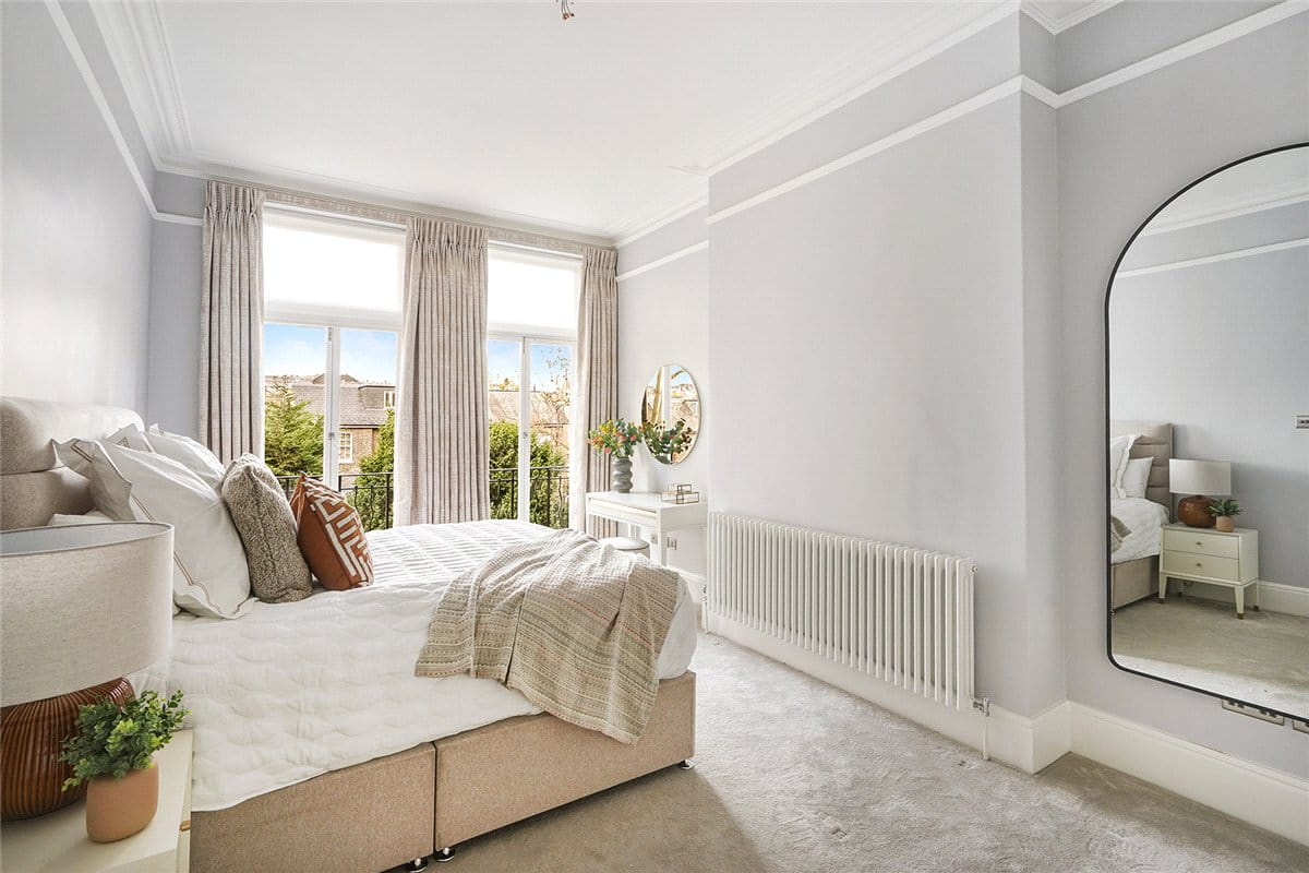 4 bedroom flat, Gloucester Road, South Kensington SW7 - Available