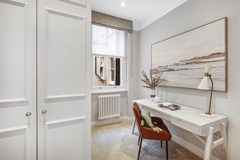 4 bedroom flat, Gloucester Road, South Kensington SW7 - Available