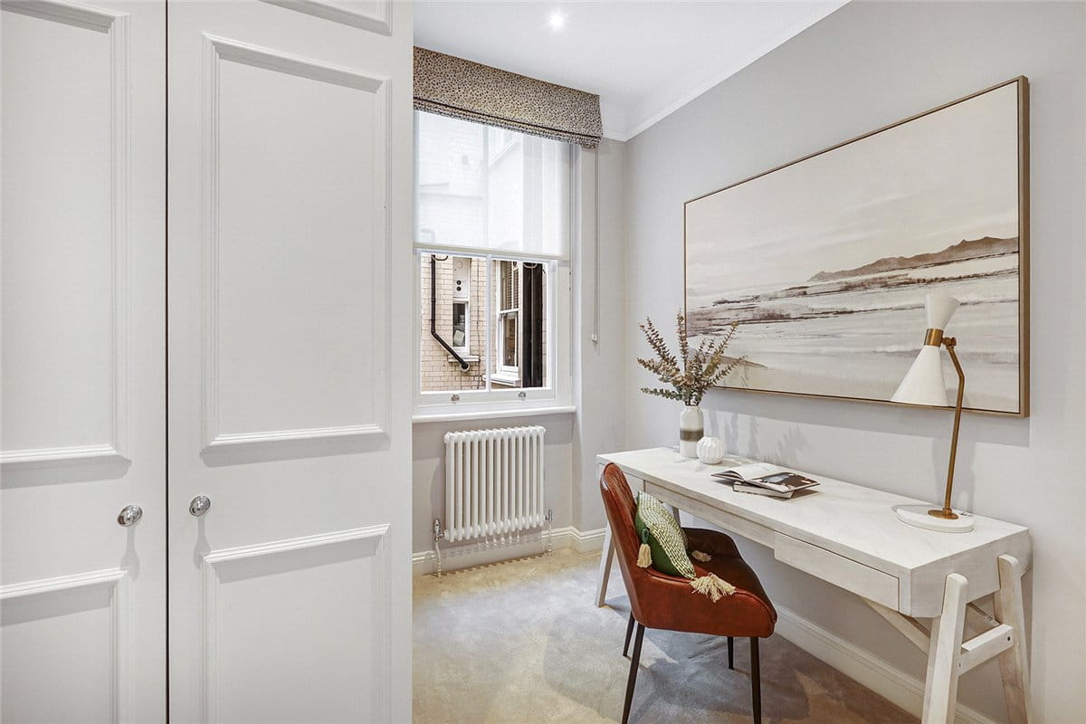 4 bedroom flat, Gloucester Road, South Kensington SW7 - Available