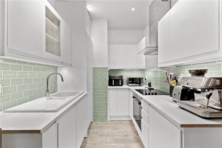  bedroom flat, Westbourne Terrace, Paddington W2 - Available