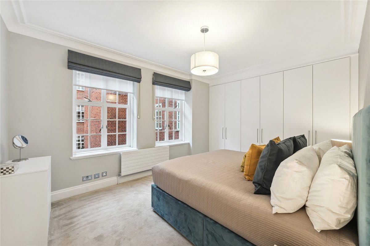 3 bedroom flat, Stafford Court, Kensington High Street W8 - Available