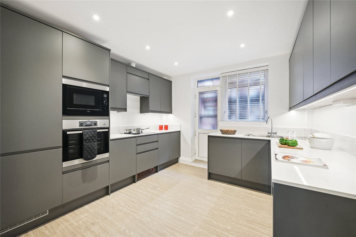 3 bedroom flat, Stafford Court, Kensington High Street W8 - Available