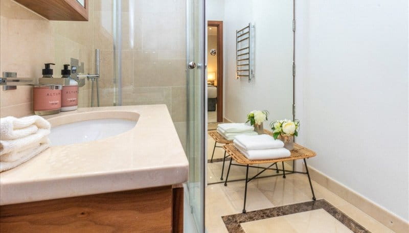 1 bedroom , Garden House, Kensington Gardens Square, London W2 - Available