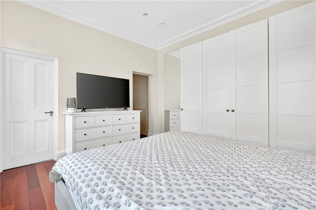 2 bedroom flat, Harrington Gardens, London SW7 - Available
