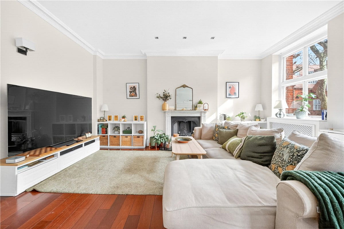 2 bedroom flat, Harrington Gardens, London SW7 - Available