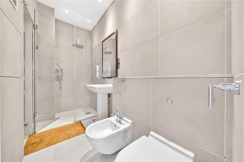 2 bedroom flat, Harrington Gardens, London SW7 - Available
