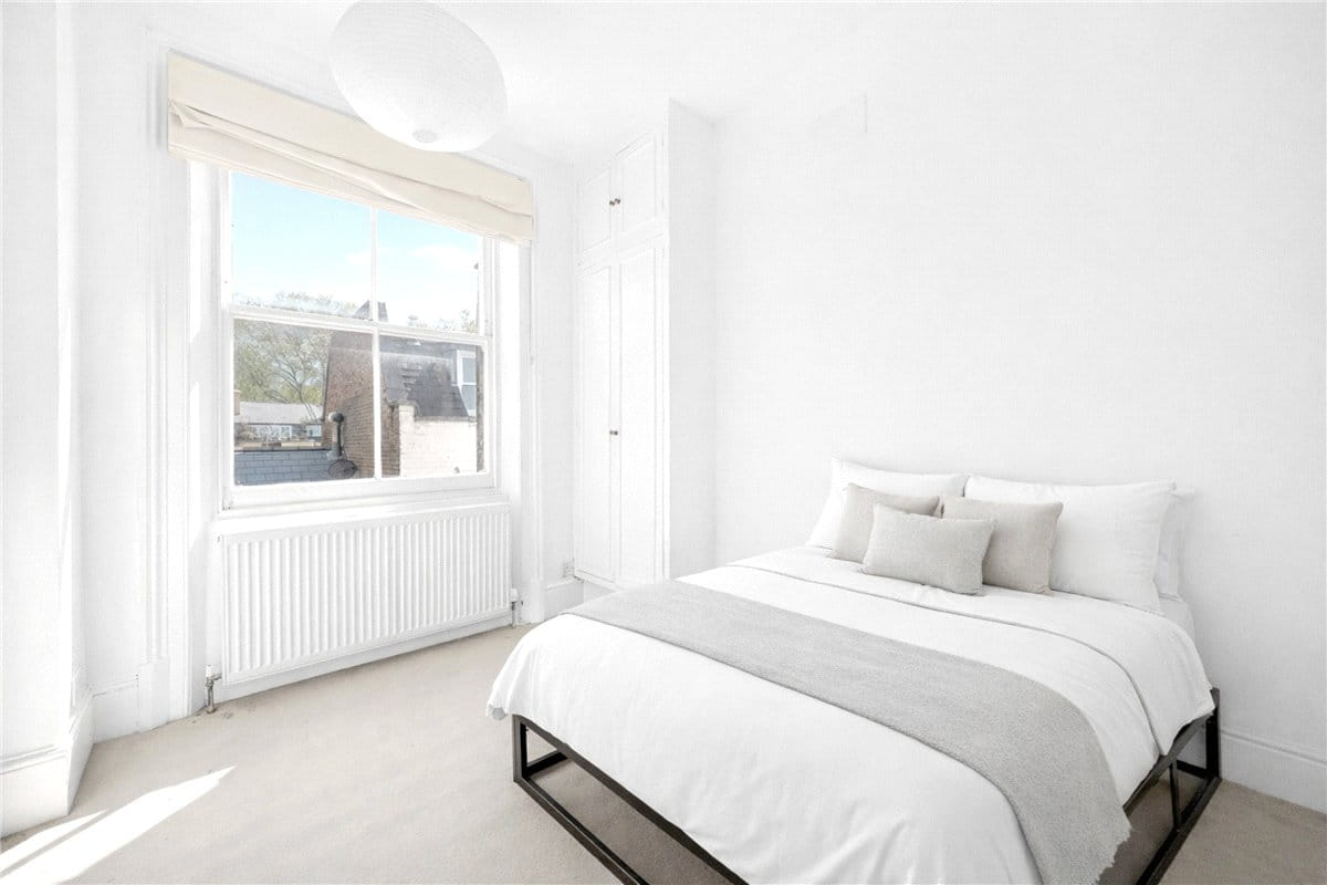 2 bedroom flat, Ladbroke Road, Holland Park W11 - Available