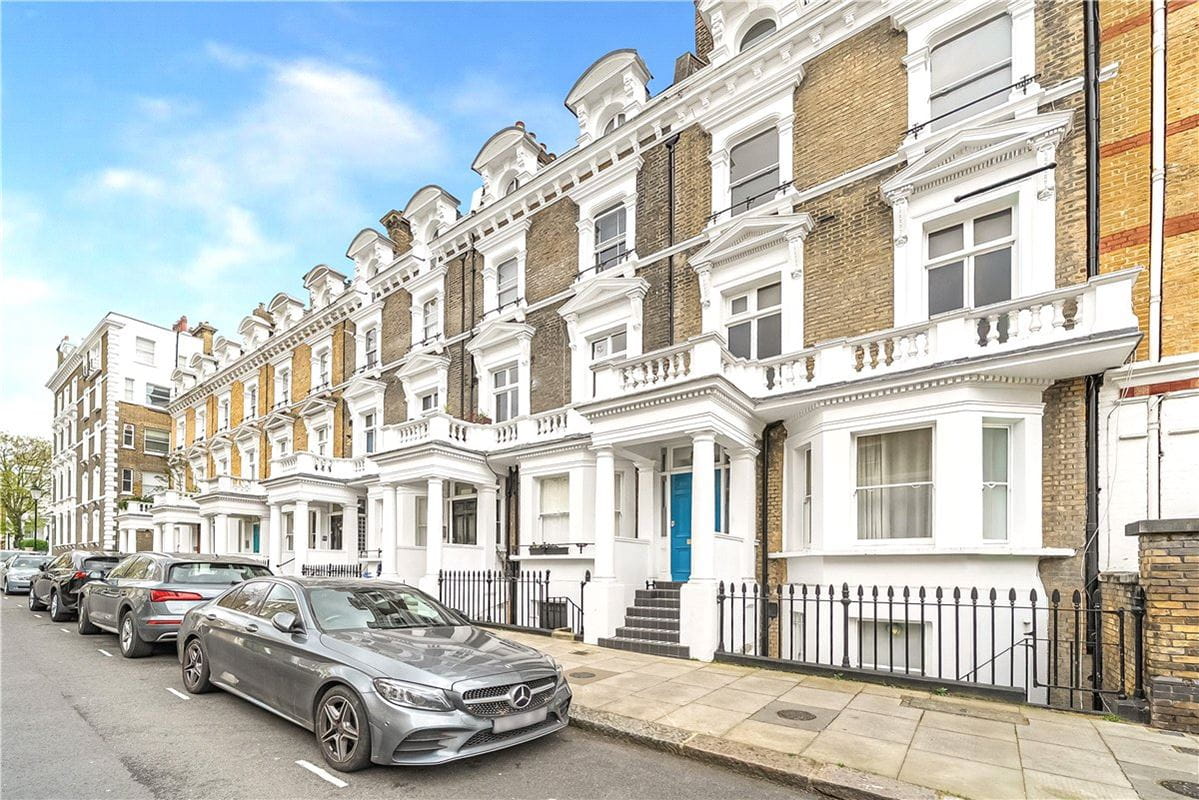 2 bedroom flat, Ladbroke Road, Holland Park W11 - Available