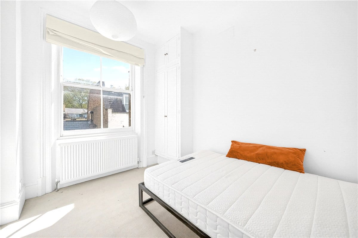 2 bedroom flat, Ladbroke Road, Holland Park W11 - Available