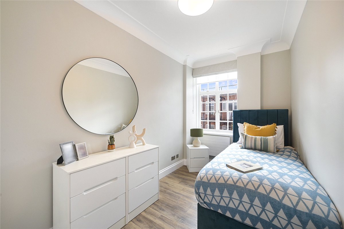 2 bedroom flat, Stafford Court, Kensington High Street W8 - Available
