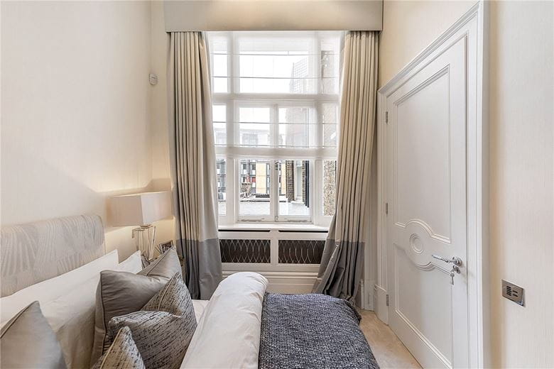 2 bedroom flat, Ennismore Gardens, Knightsbridge SW7 - Available