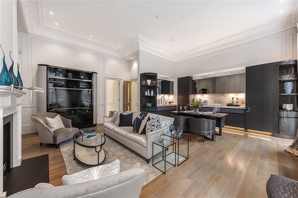 2 bedroom flat, Ennismore Gardens, Knightsbridge SW7 - Available