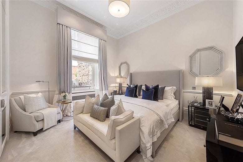 2 bedroom flat, Ennismore Gardens, Knightsbridge SW7 - Available