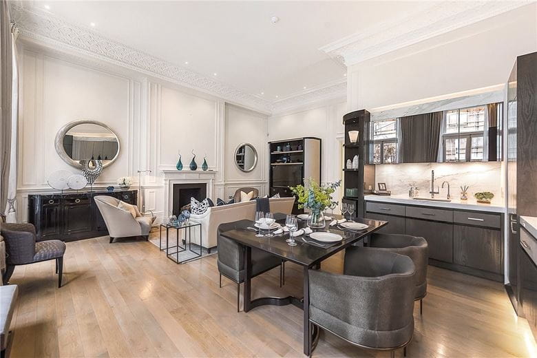 2 bedroom flat, Ennismore Gardens, Knightsbridge SW7 - Available