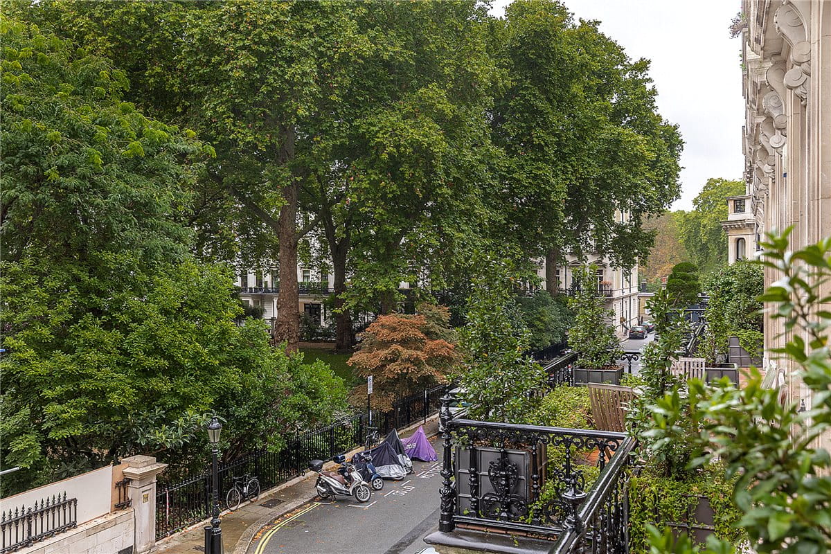 2 bedroom flat, Ennismore Gardens, Knightsbridge SW7 - Available