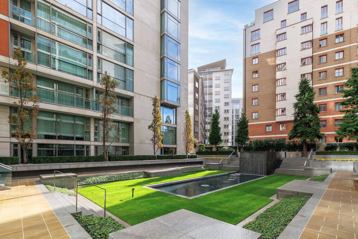 1 bedroom flat, Knightsbridge, Knightsbridge SW7 - Available