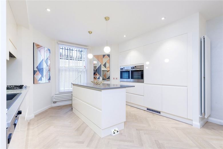 3 bedroom maisonette, Cornwall Gardens, South Kensington SW7 - Available