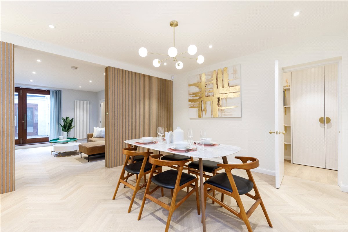 3 bedroom maisonette, Cornwall Gardens, South Kensington SW7 - Available