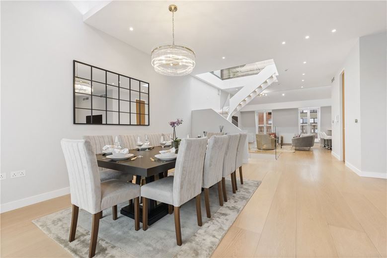 3 bedroom flat, Queens Gate, South Kensington SW7 - Available