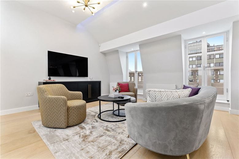3 bedroom flat, Queens Gate, South Kensington SW7 - Available