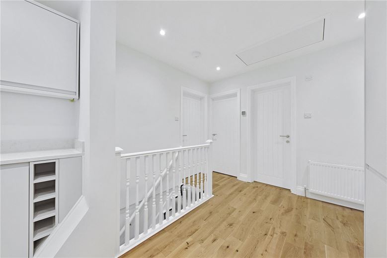 1 bedroom flat, 5 Egerton Terrace, Knightsbridge SW3 - Available