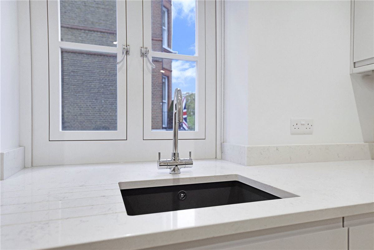 1 bedroom flat, 5 Egerton Terrace, Knightsbridge SW3 - Available