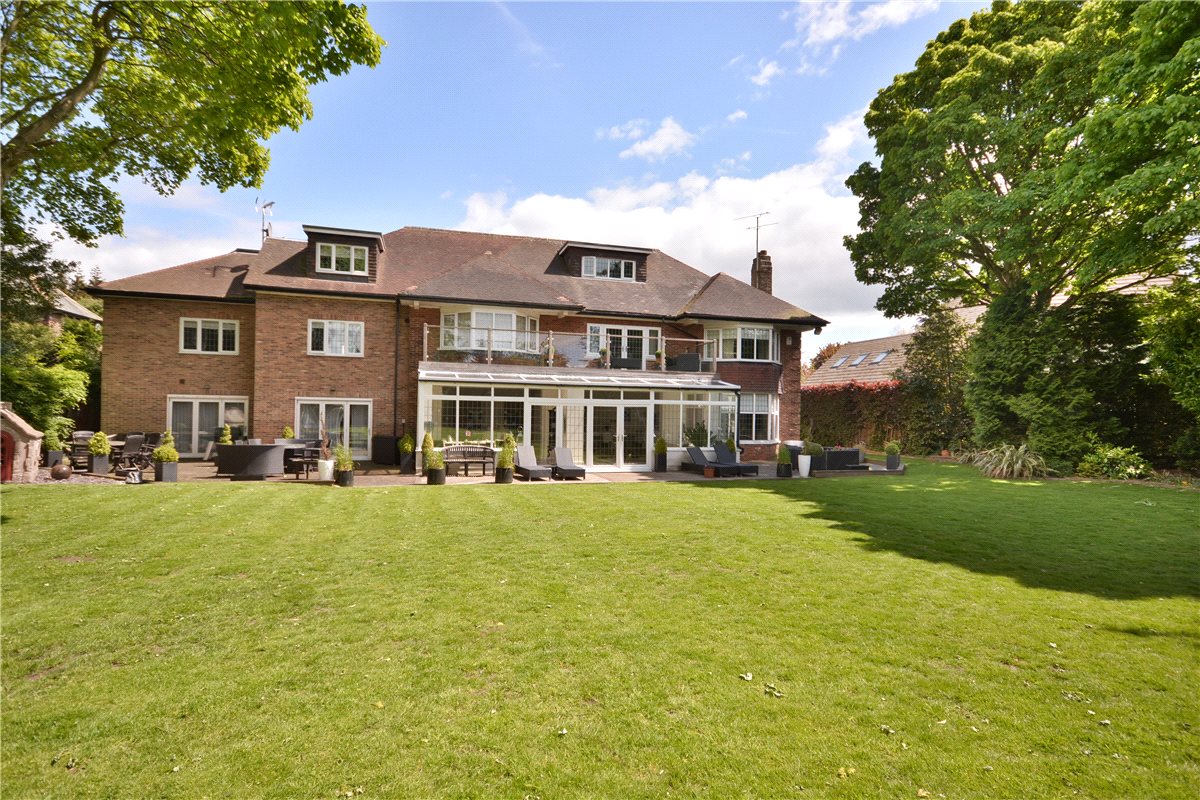 House for sale in Alwoodley, Sandmoor Drive, LS17 Leeds LEE160043